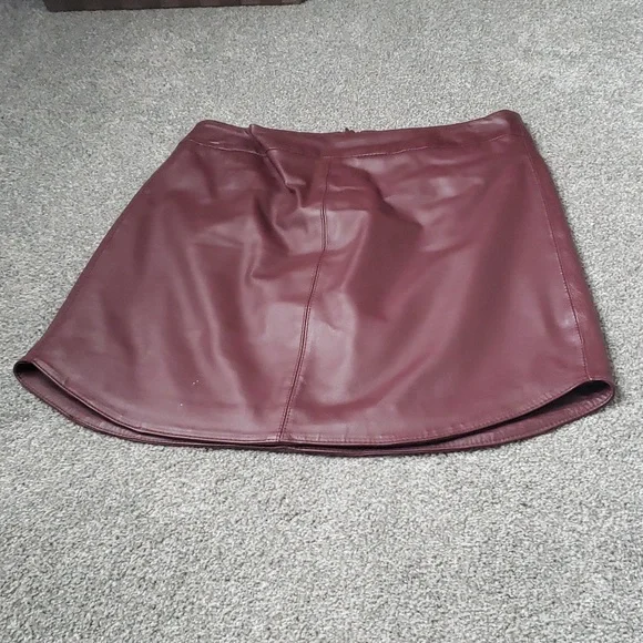 Leather mini skirt - Picture 1 of 5